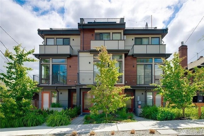 Building Photo - 3252B 21st Ave W
