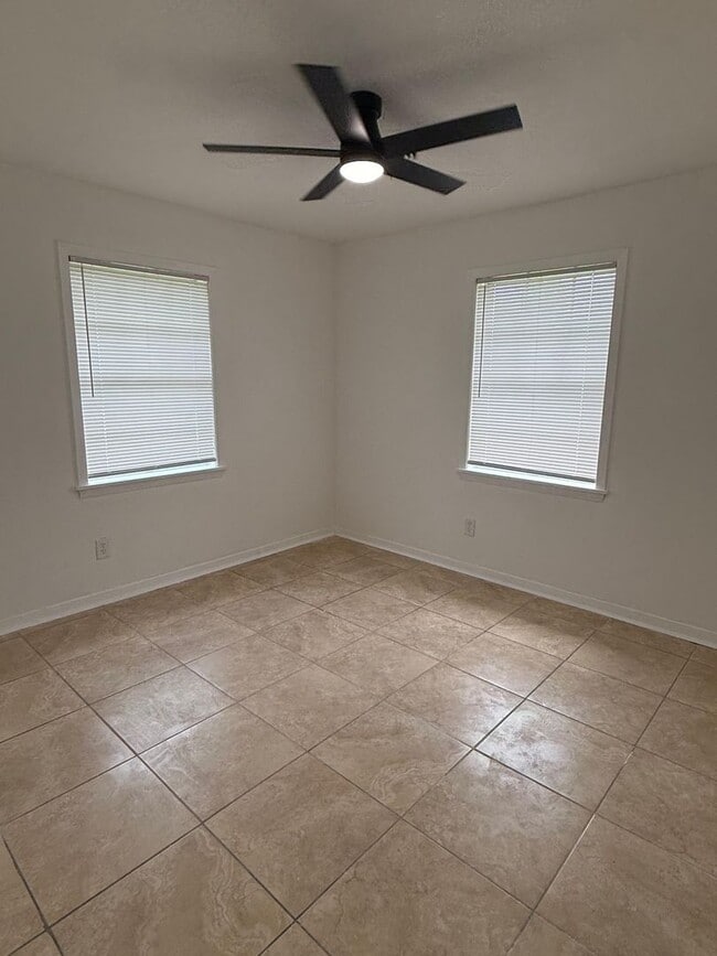 Building Photo - Gorgeous all renovated Home in Texas City,...