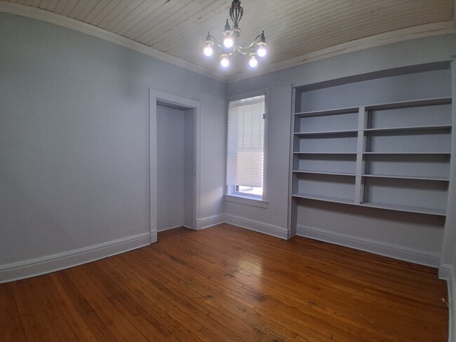 Building Photo - 1010-1 Vermilion-N