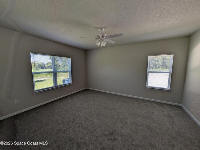 Building Photo - 2484 Landing Dr
