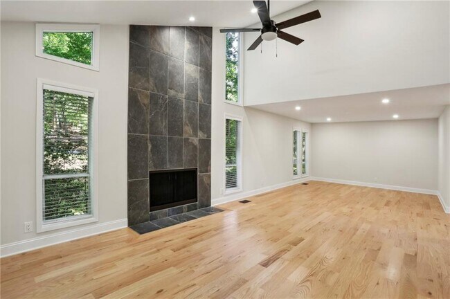 Building Photo - 545 Woodman Pl