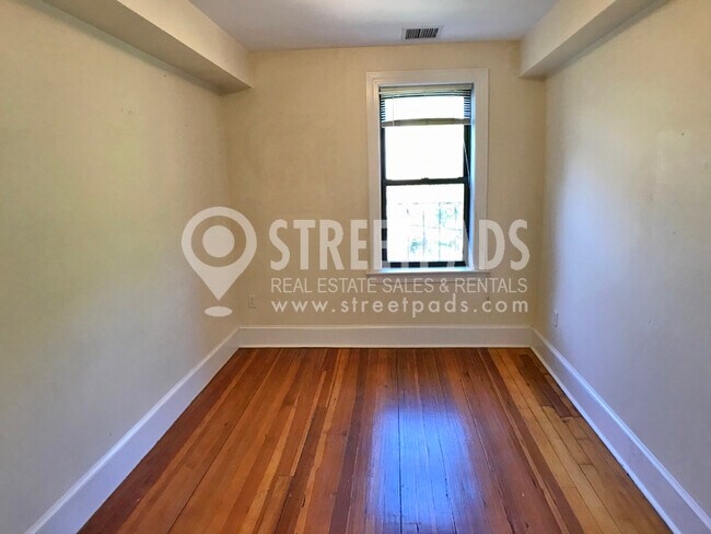 Building Photo - 881 Massachusetts Ave