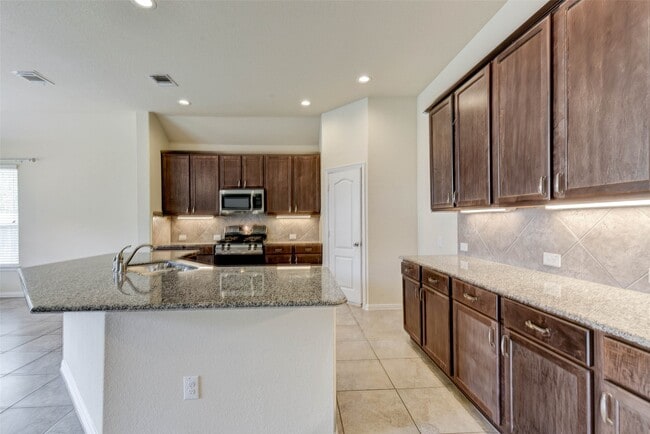 Building Photo - 84 Linnwood Dr