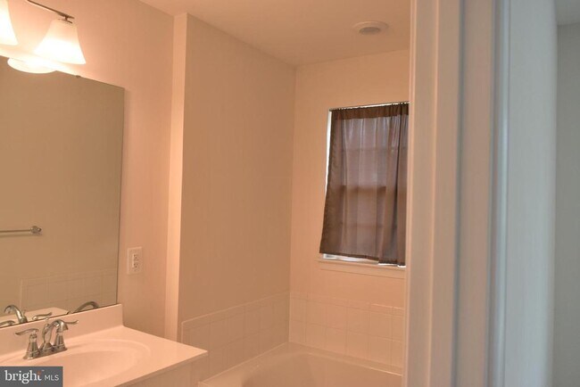 Building Photo - 8659 Rosecrans Ln