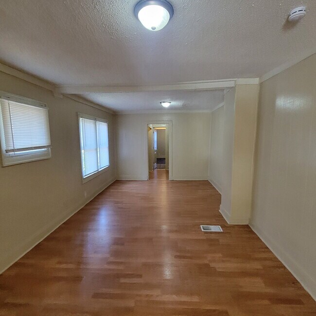 Building Photo - Christian Park 4BR/2BA House w/Garage!