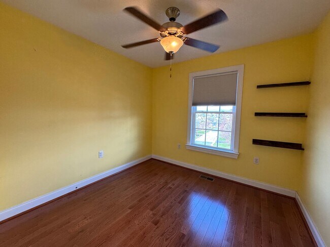 Building Photo - Beautiful Townhome in Spring Oaks!