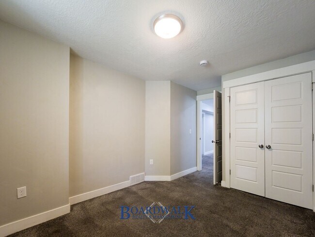 Building Photo - 555 S 900 E