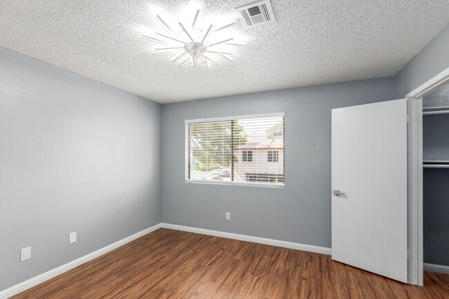 Building Photo - Remodeled 2 bedroom unit just minutes from...