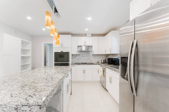 Building Photo - 4017 Monroe St