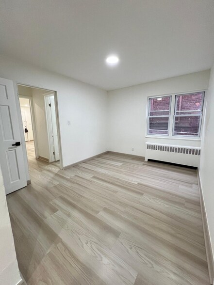 Building Photo - 60-57 59th Ave