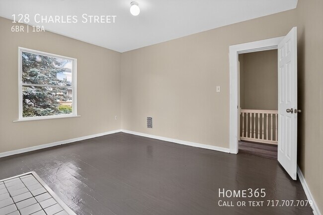 Building Photo - 128 Charles St