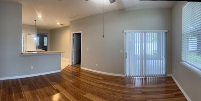 Building Photo - Quick! Grab this one before it's gone!