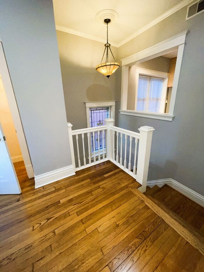 Building Photo - $2100 - AMAZING DESIGNED 2F UNIT LOCATED IN THE CWE!