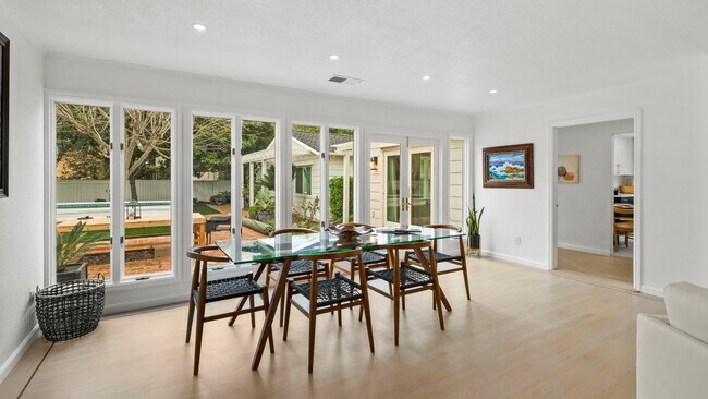 Building Photo - 1819 Cedar St