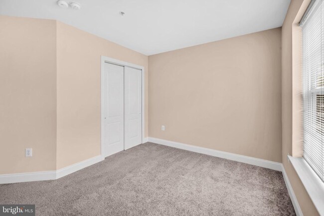 Building Photo - 8055 Gatehouse Rd