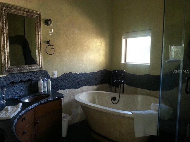 Building Photo - 1953 Freedom Dr