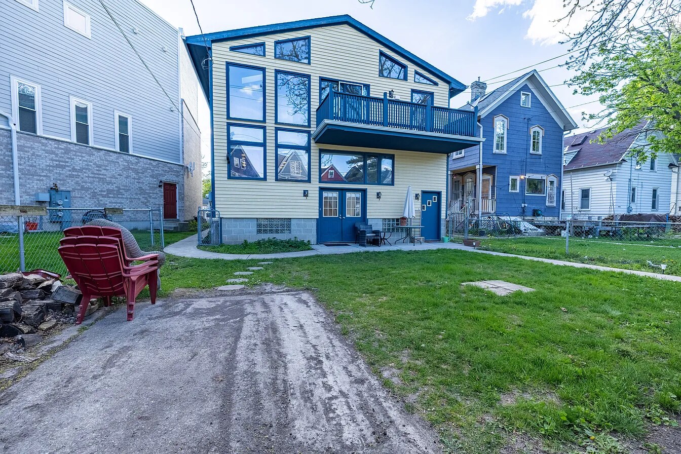 Building Photo - 2028 N Cambridge Ave