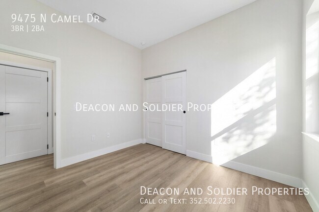 Building Photo - 9475 N Camel Dr