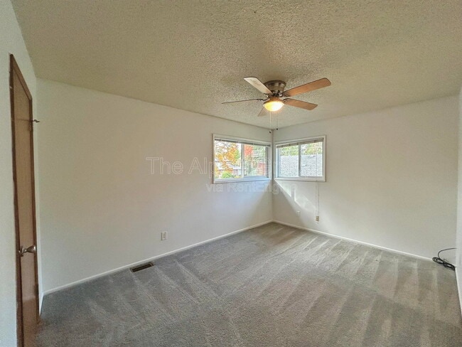 Building Photo - 6080 SW Valley Ave