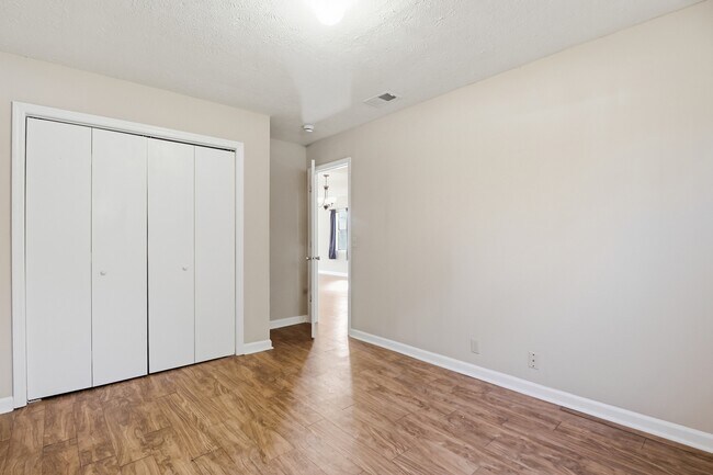 Building Photo - Ash St Ex