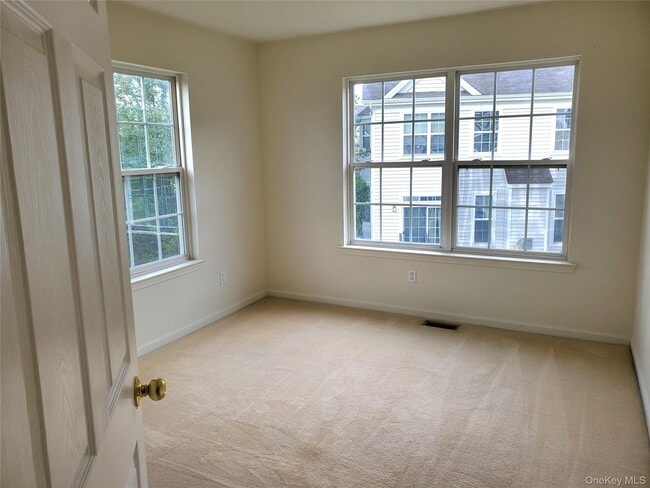 Building Photo - 115 Barr Ln