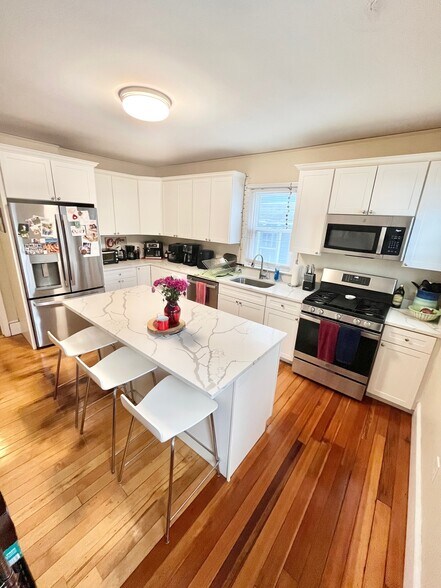 Building Photo - 50 Atkins St