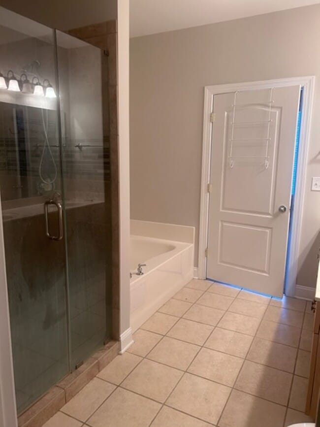 Building Photo - 3 Bedroom Condo in Desireable Dilworth!