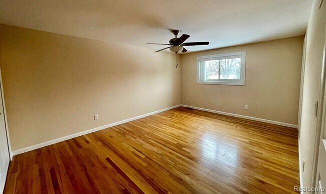 Building Photo - 4886 Hubbard