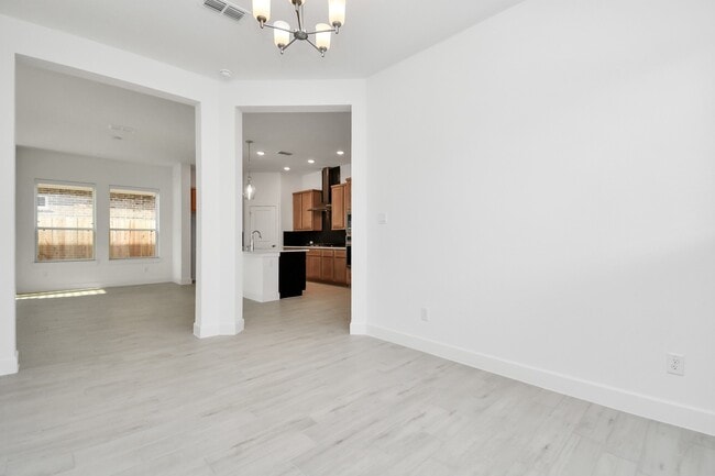 Building Photo - 211 Amaranth Wy