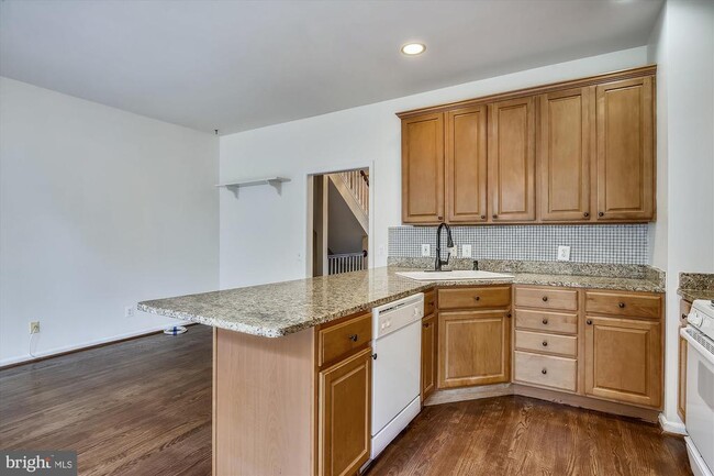 Building Photo - 5413 Summer Leaf Ln