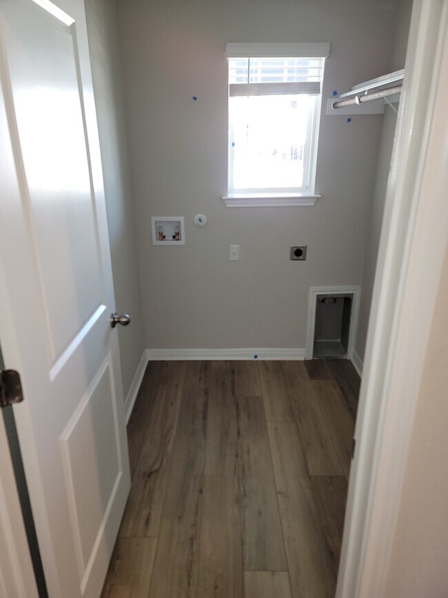 Laundry room - 13103 Brave Tenderfoot Trl