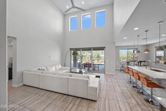 Building Photo - 2423 N Beverly Pl