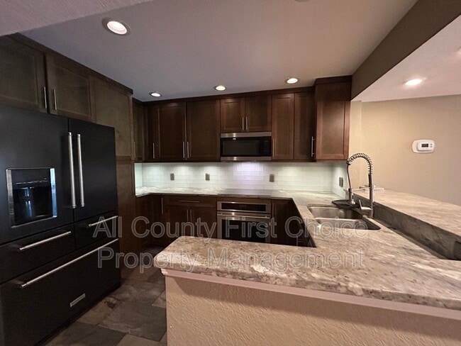 Building Photo - 9650 Tara Cay Ct