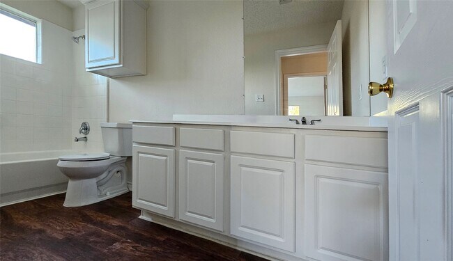 Building Photo - 2202 Cherry Hill Ct