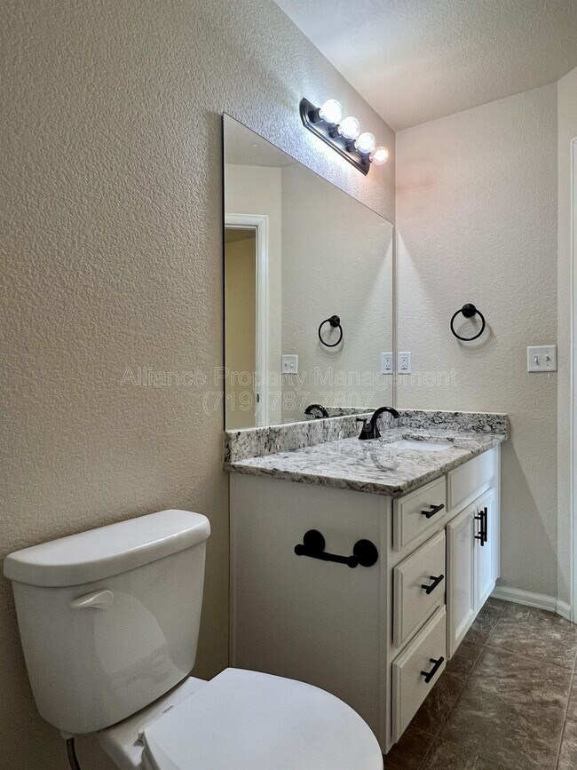 Building Photo - 6280 San Mateo Dr