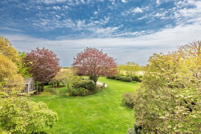 Building Photo - 869 Head of Pond Rd