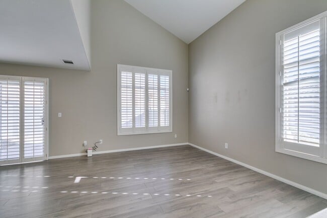 Building Photo - GORGEOUS HOME WITH TONS OF UPGRADES*GATED COMMUNITY WITH A COMMUNITY POOL*