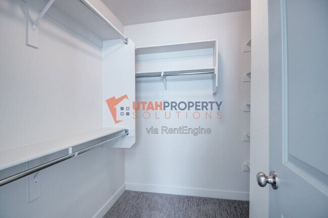 Building Photo - 1043 W 400 S