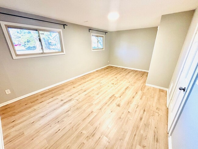 Building Photo - Newly Updated In Prime Apple Valley Neighborhood