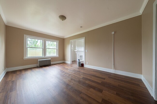 Building Photo - Convenience near Coventry