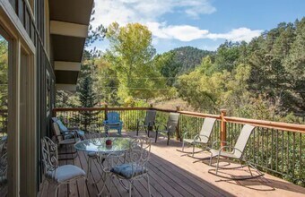 Building Photo - Available Now! Boulder's best kept secret....