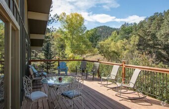 Building Photo - Available Now! Boulder's best kept secret....