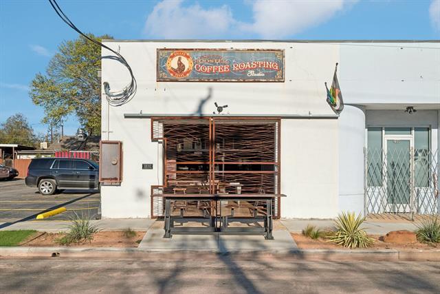 Building Photo - 2016 S Ervay St