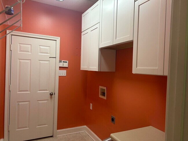 Building Photo - 2807 Oakleigh Twp Dr