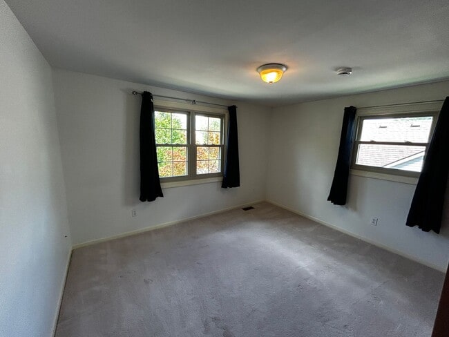 Building Photo - 4 Bedroom Home in Ann Arbor School District