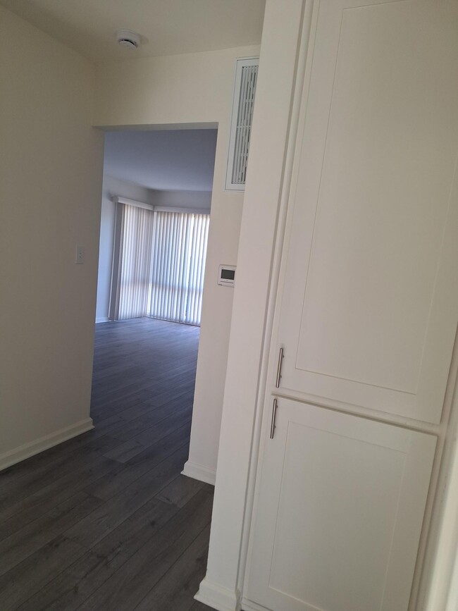 hallway looking into the living room - 4039 Clairemont Mesa Blvd