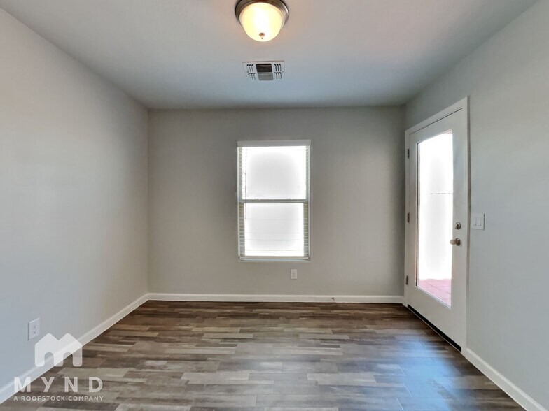 Building Photo - 2383 Oakmont Ln