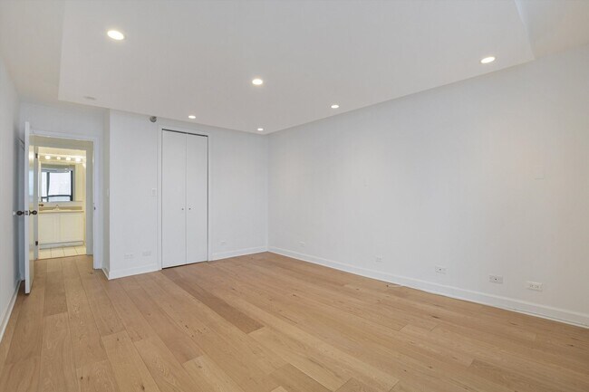 Building Photo - 10 E Ontario St