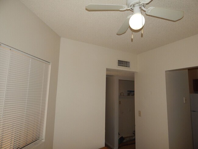 Building Photo - 117 E Laguna St