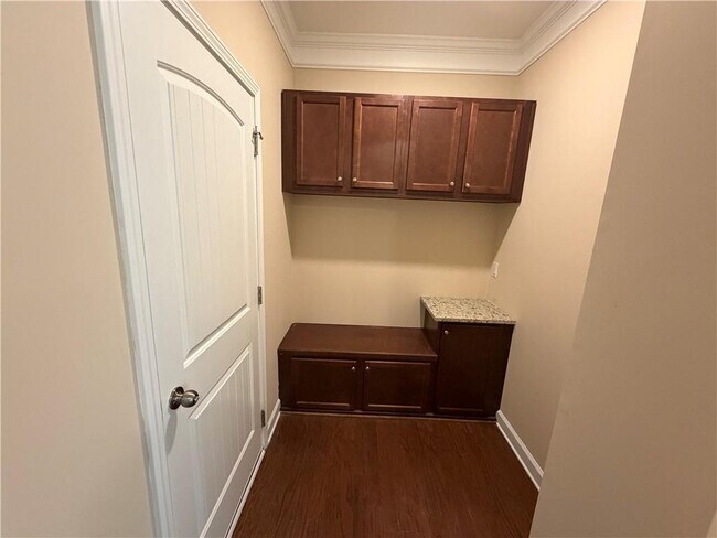 Building Photo - 4525 Highfield Dr